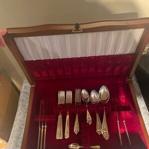 Vintage 1847 Rogers Bros Silver-Plated Flatware 28 pc Set